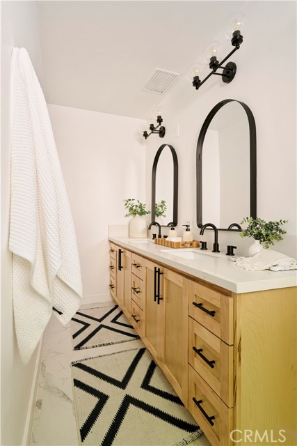 Detail Gallery Image 34 of 40 For 4800 Mary Ellen, Sherman Oaks,  CA 91423 - 3 Beds | 2 Baths