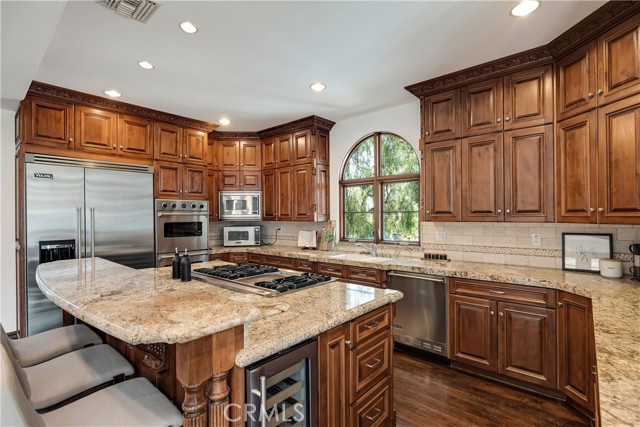 718 N Poinsettia Avenue, Manhattan Beach CA: https://media.crmls.org/medias/03756141-0e02-4804-aace-278ebbd3ecfa.jpg