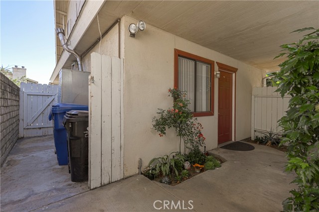 Detail Gallery Image 20 of 44 For 19314 Valerio St, Reseda,  CA 91335 - 6 Beds | 4/1 Baths