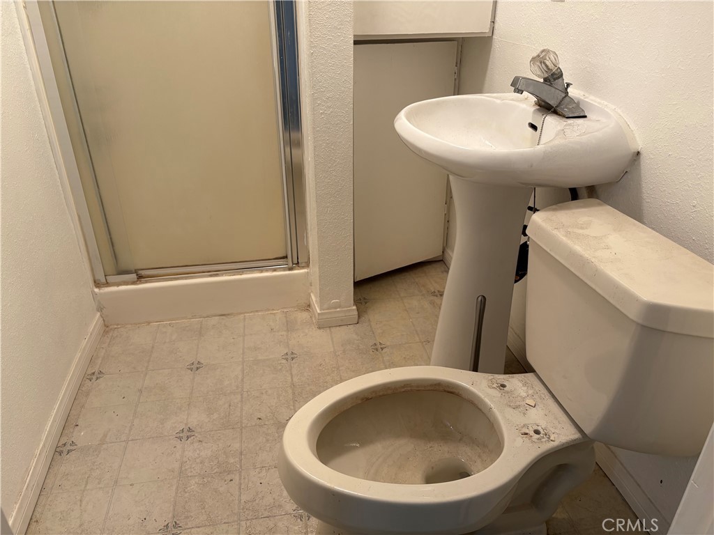 https://media.crmls.org/medias/03760ae8-cce0-4d38-99b9-e6956c2e9980.jpg?preset=X-Large