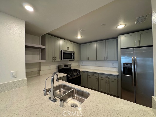 Detail Gallery Image 6 of 37 For 1025 S Berendo St #411,  Los Angeles,  CA 90006 - 2 Beds | 2 Baths