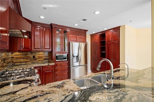 Detail Gallery Image 14 of 46 For 983 Calle Amable, Glendale,  CA 91208 - 4 Beds | 3 Baths