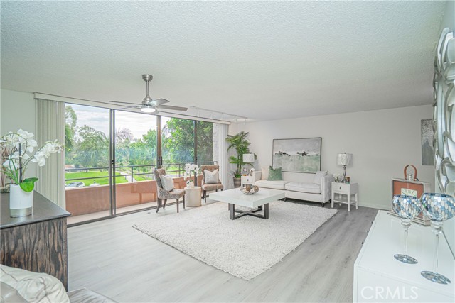24055 Paseo Del Lago, Laguna Woods CA: https://media.crmls.org/medias/0377db54-5dc6-4d46-b045-23c6c114e166.jpg