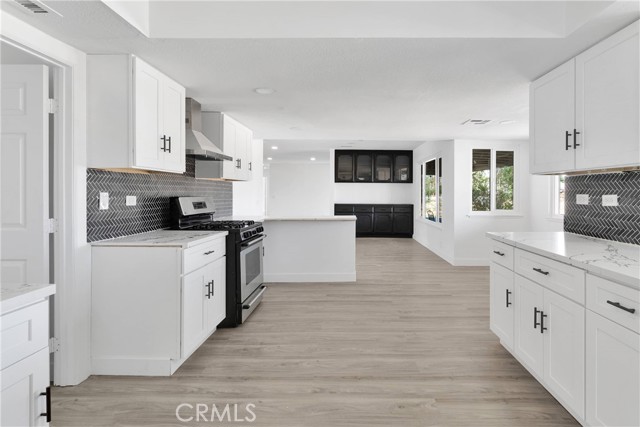 Detail Gallery Image 6 of 14 For 14855 Flathead Rd, Apple Valley,  CA 92307 - 5 Beds | 4 Baths