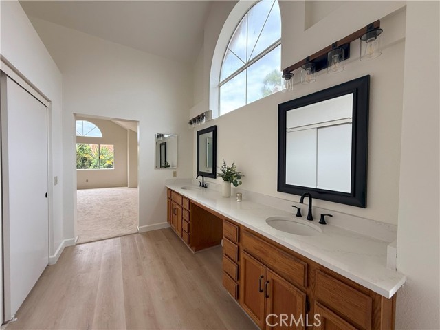 18 Decente, Irvine CA: https://media.crmls.org/medias/03799389-a5a0-4cda-a9d9-b9bbe5525ca8.jpg