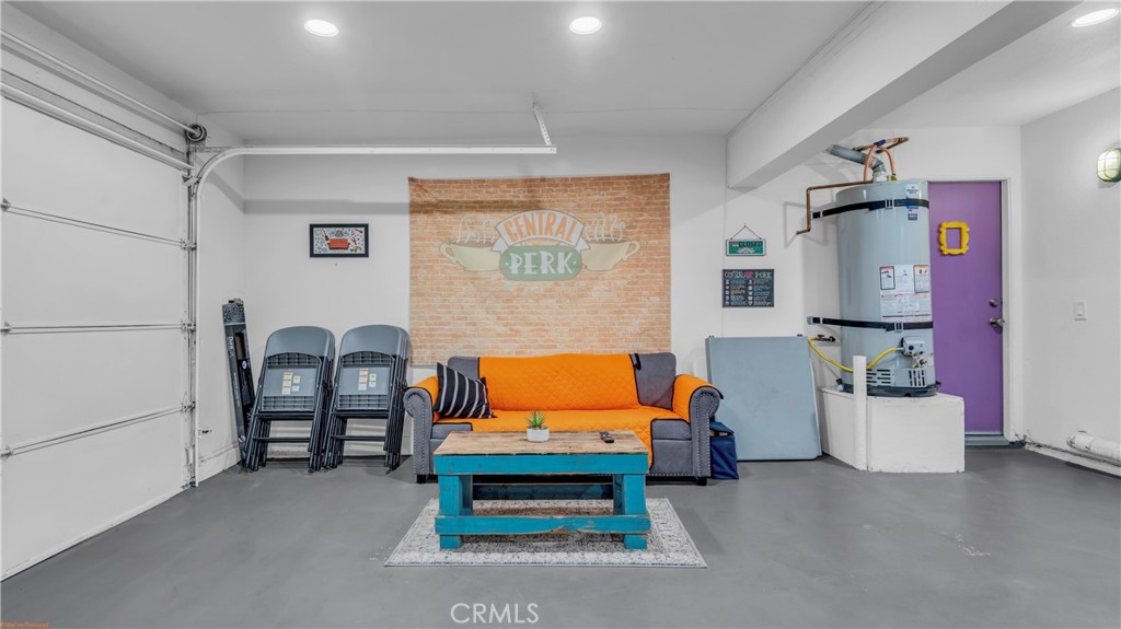 https://media.crmls.org/medias/037a7db5-9257-41af-ad9b-d7999c09c8cb.jpg?preset=X-Large