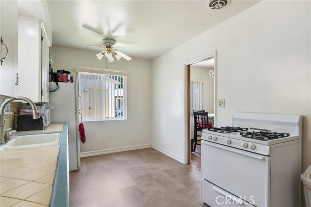 28 N Michigan Street, Redlands CA: https://media.crmls.org/medias/037adb70-114c-49e9-b87d-b0bf92b0a56c.jpg