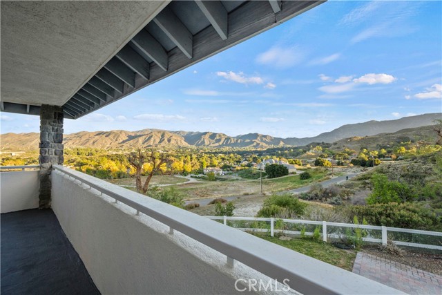 Detail Gallery Image 39 of 62 For 26945 Brooken Ave, Canyon Country,  CA 91387 - 5 Beds | 5/1 Baths