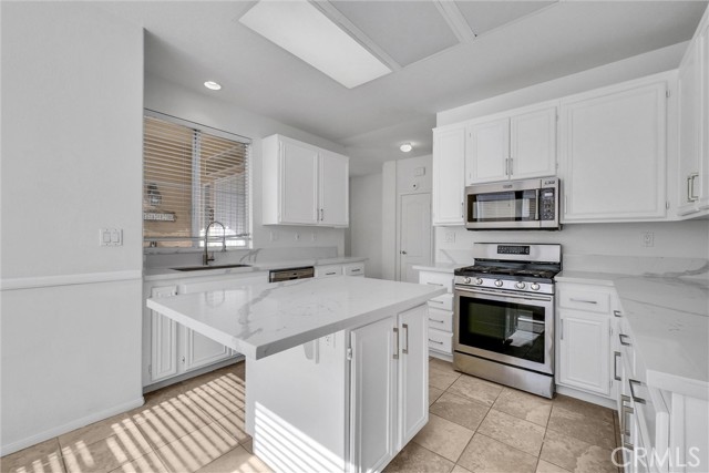 11110 Sandy Lane, Apple Valley CA: https://media.crmls.org/medias/037b4948-82bb-46d2-b2ed-8f963ed665c2.jpg