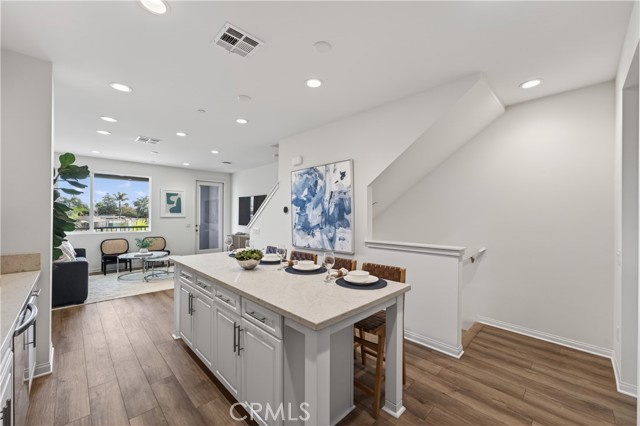 Detail Gallery Image 13 of 39 For 1093 N Harbor Bld, Anaheim,  CA 92801 - 3 Beds | 3 Baths