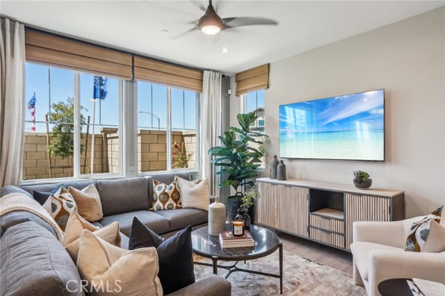 Detail Gallery Image 4 of 32 For 6346 Moonfire Ln, Fontana,  CA 92336 - 4 Beds | 2/1 Baths