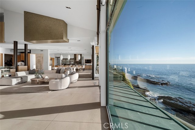 Detail Gallery Image 19 of 75 For 2665 Victoria Dr, Laguna Beach,  CA 92651 - 5 Beds | 4/2 Baths