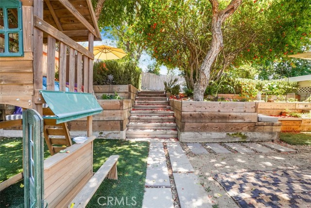 22960 Crespi Street, Woodland Hills CA: https://media.crmls.org/medias/037c45b2-56db-4199-b7cb-cc18bc58aa9b.jpg