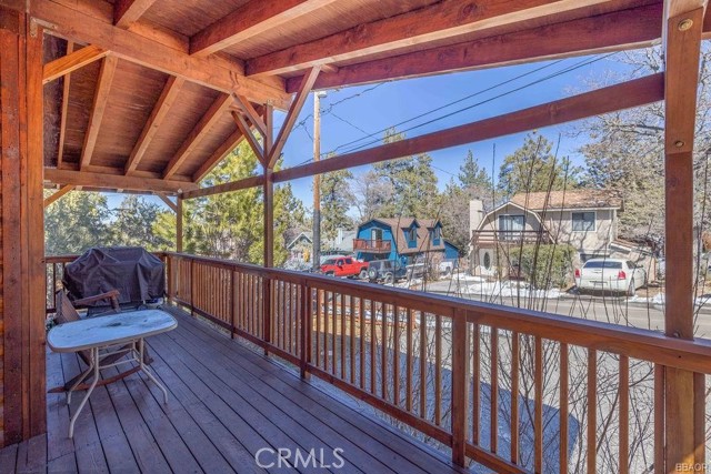 Detail Gallery Image 3 of 29 For 820 Holmes Ln, Sugarloaf,  CA 92386 - 3 Beds | 2 Baths