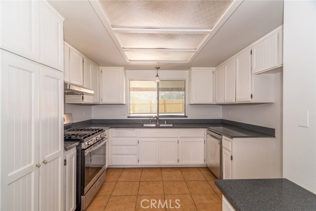 66320 Avenida Barona, Desert Hot Springs CA: https://media.crmls.org/medias/037d8447-ee59-4675-9845-73653bdbec60.jpg