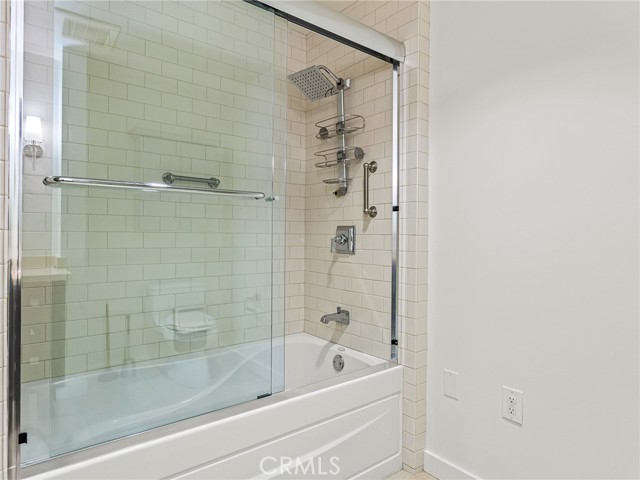 Detail Gallery Image 22 of 55 For 920 Granite Dr #213,  Pasadena,  CA 91101 - 2 Beds | 2/1 Baths