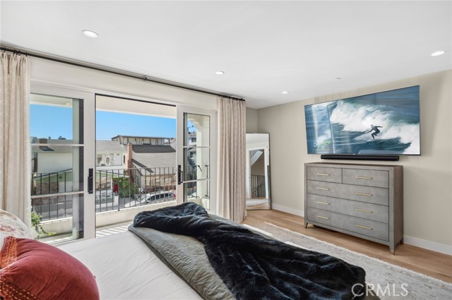 318 Coronado Street, Newport Beach CA: https://media.crmls.org/medias/037dc984-16d5-46ac-b84b-5b311078bd19.jpg