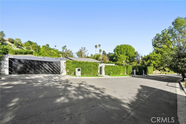 Detail Gallery Image 2 of 52 For 20171 Allentown, Woodland Hills,  CA 91364 - 3 Beds | 4 Baths