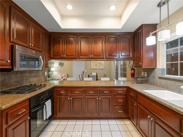 Detail Gallery Image 7 of 34 For 210 6th, Huntington Beach,  CA 92648 - 3 Beds | 2/2 Baths