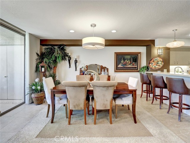208 Kavenish S Drive, Rancho Mirage CA: https://media.crmls.org/medias/037e8214-1fee-4019-80cc-7a2965291a2d.jpg