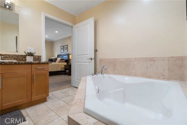 Detail Gallery Image 21 of 40 For 4821 Bakman Ave #206,  North Hollywood,  CA 91606 - 3 Beds | 2 Baths