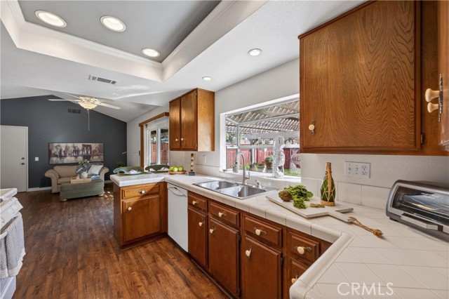 Detail Gallery Image 15 of 40 For 1496 Lemon Grove, Upland,  CA 91786 - 2 Beds | 2 Baths