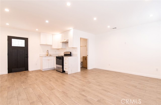 6 Bed Home for Sale in North Hollywood, California