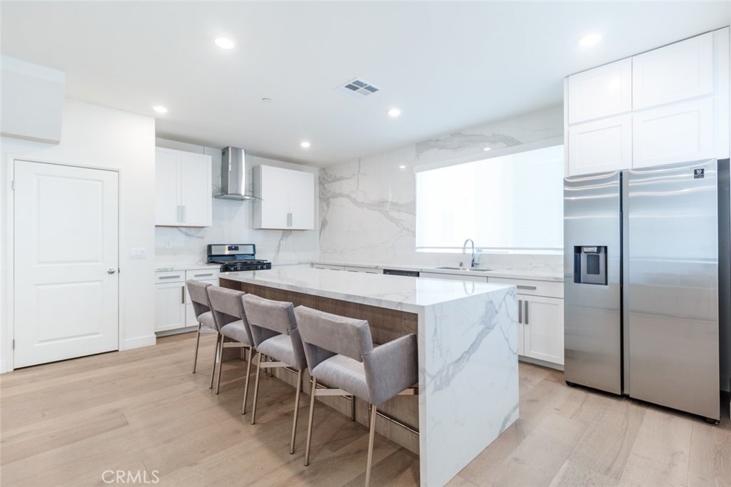 18442 W Montage Ln, Northridge, CA 91325