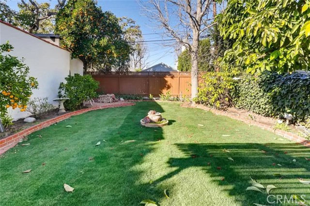 Detail Gallery Image 18 of 22 For 10447 Whipple St, Toluca Lake,  CA 91602 - 3 Beds | 2 Baths