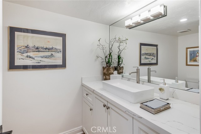 3300 Crownview Drive, Rancho Palos Verdes CA: https://media.crmls.org/medias/037ff1a3-f3ea-4091-b46f-6bf844e8d70e.jpg