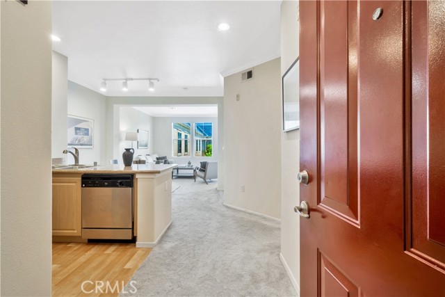 Detail Gallery Image 8 of 50 For 2458 Watermarke Pl, Irvine,  CA 92612 - 1 Beds | 1 Baths
