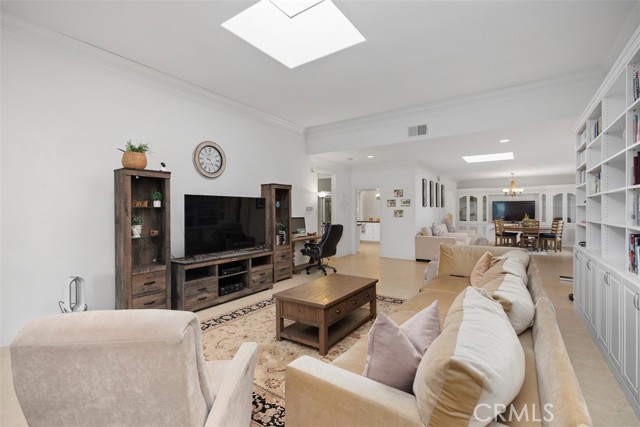 5594 Avenida Sosiega W, Laguna Woods CA: https://media.crmls.org/medias/03803071-b834-47b0-b8c3-3a4573b62316.jpg