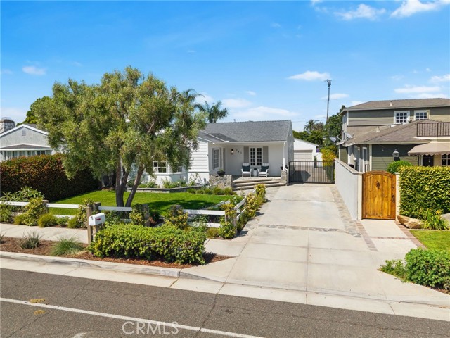 340 Broadway, Costa Mesa CA: https://media.crmls.org/medias/038166b5-c7bd-4a0c-b837-fc71814d64e7.jpg