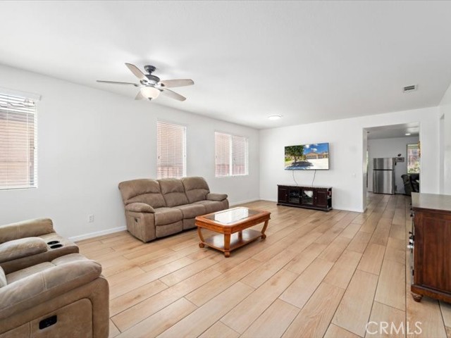 Detail Gallery Image 4 of 20 For 342 La Clarita Ave, San Jacinto,  CA 92582 - 3 Beds | 2 Baths