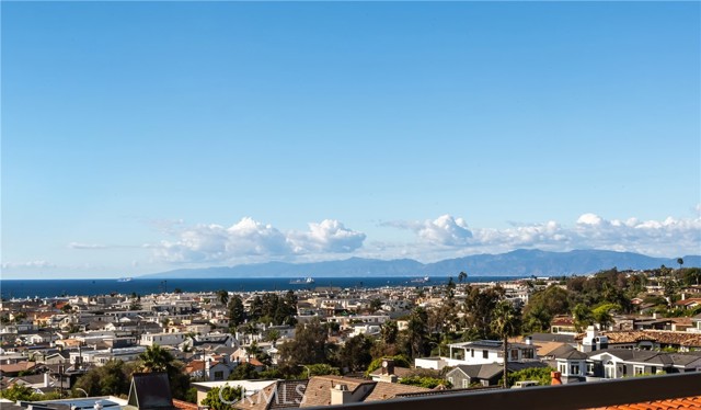 101 N Poinsettia Avenue, Manhattan Beach CA: https://media.crmls.org/medias/03827bfa-e41d-4b17-85a3-a4ecf3bd9ab6.jpg