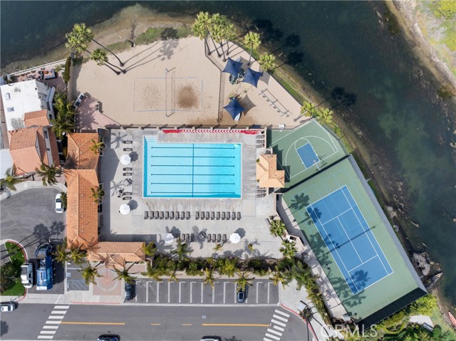 Detail Gallery Image 30 of 36 For 258 Walnut, Newport Beach,  CA 92663 - 3 Beds | 2 Baths