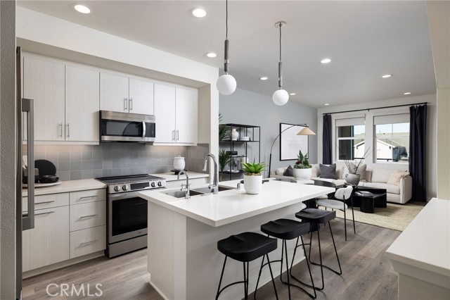 Detail Gallery Image 2 of 6 For 143 S Tulip Ave, Compton,  CA 90220 - 3 Beds | 3 Baths