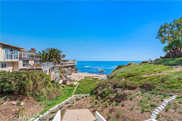 827 Cliff Drive, Laguna Beach CA: https://media.crmls.org/medias/03849d2a-5d51-46ff-83dc-5ba4b2db3952.jpg