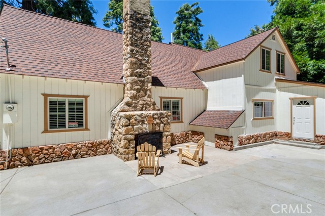 901 Ca-173, Lake Arrowhead CA: https://media.crmls.org/medias/0384d594-5f45-4017-a740-67c989da9923.jpg