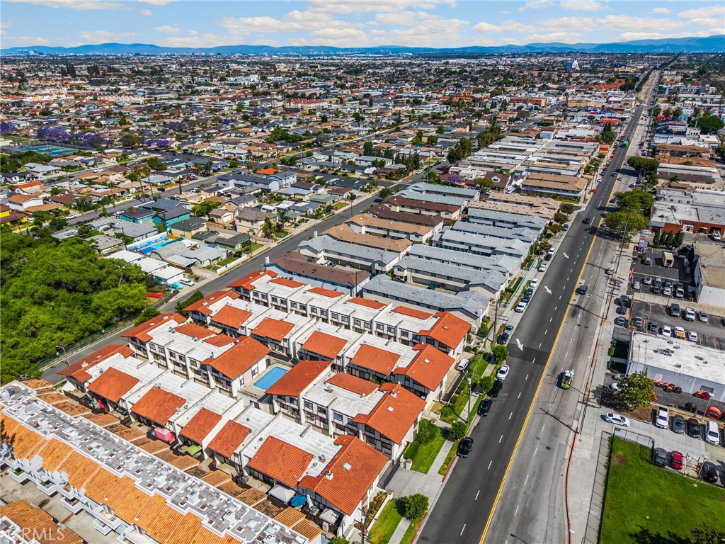 https://media.crmls.org/medias/0384d7e3-93fc-40dc-9c85-e45eb4099fa3.jpg?preset=X-Large