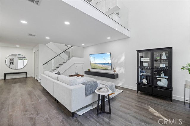 Detail Gallery Image 2 of 46 For 10061 Melinda Way #2,  Northridge,  CA 91325 - 2 Beds | 2/1 Baths