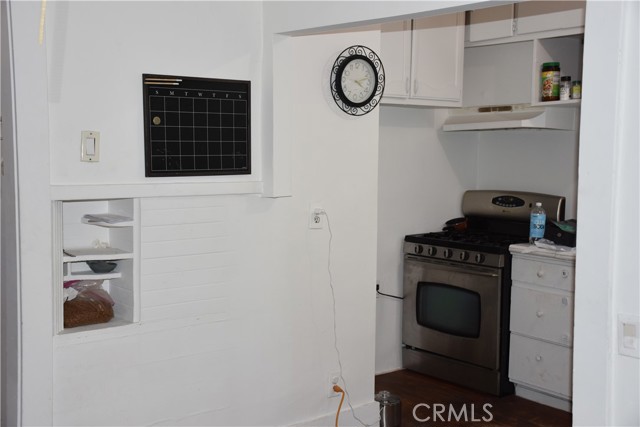 5318 Irvington Place, Los Angeles CA: https://media.crmls.org/medias/0386c868-f6e7-4bc2-9f72-23995499c910.jpg