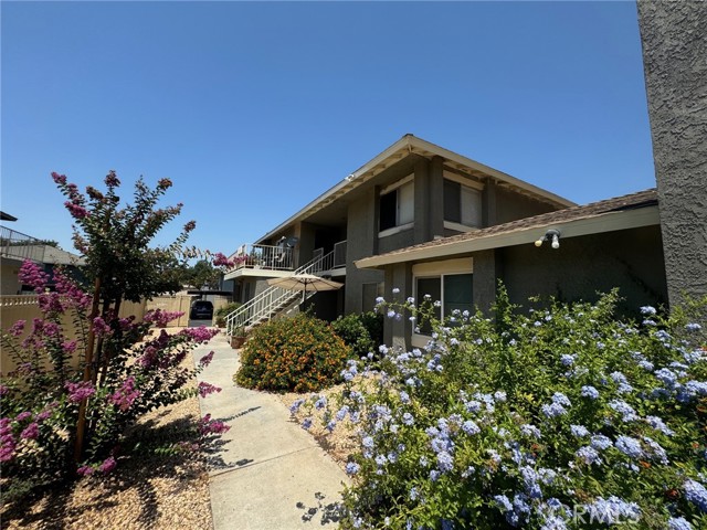 Detail Gallery Image 2 of 11 For 1209 Oxford Dr #C,  Redlands,  CA 92374 - 2 Beds | 2 Baths