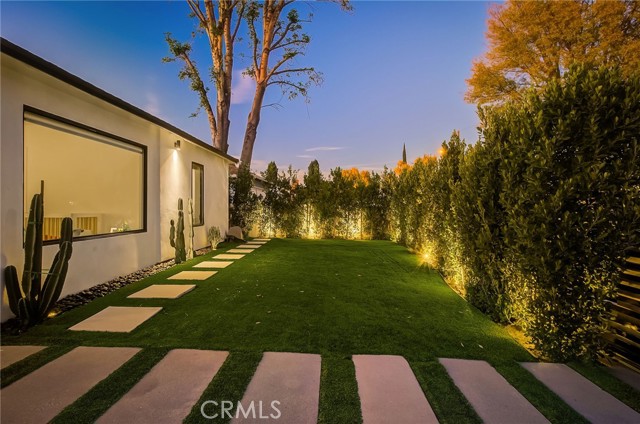 Detail Gallery Image 5 of 72 For 8161 Encino Ave, Northridge,  CA 91325 - 4 Beds | 3 Baths