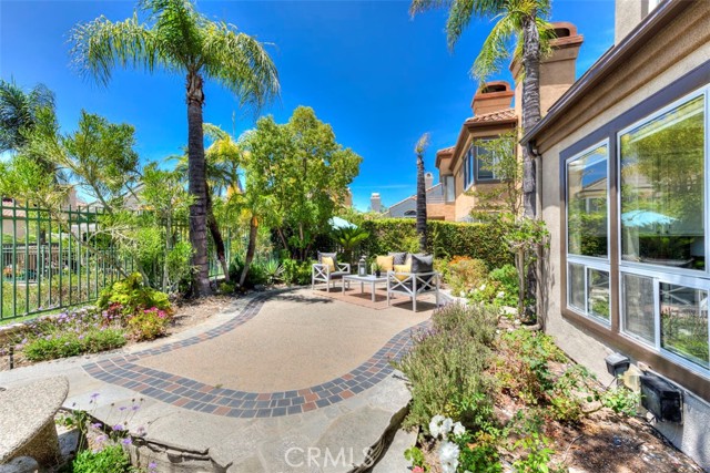 8 Dover, Rancho Santa Margarita CA: https://media.crmls.org/medias/03875f3d-4a64-4b21-ab8c-d2e892e9f25c.jpg