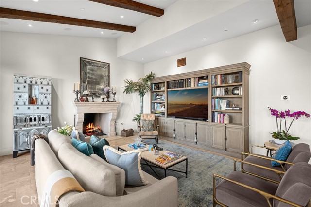 Detail Gallery Image 13 of 31 For 2100 Crestview Dr, Laguna Beach,  CA 92651 - 3 Beds | 2/1 Baths