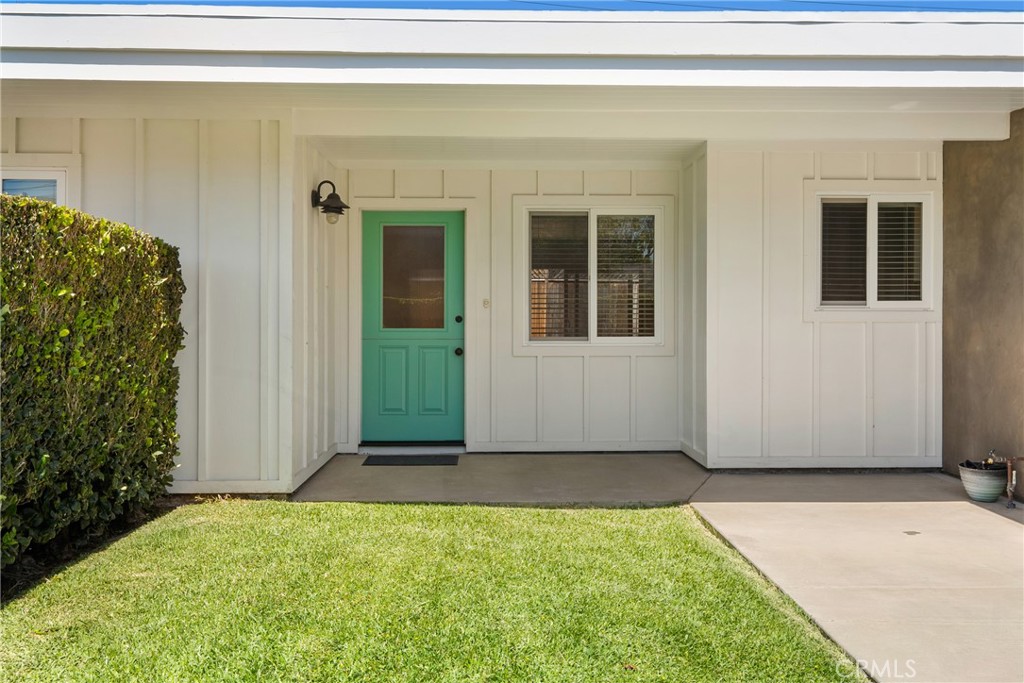 384 16th Place Unit B