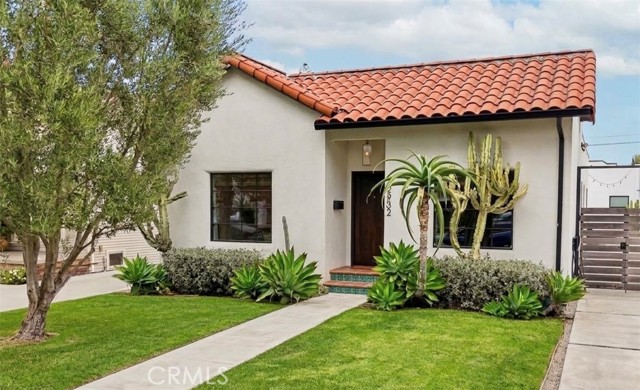2932 Edgehill photo 2