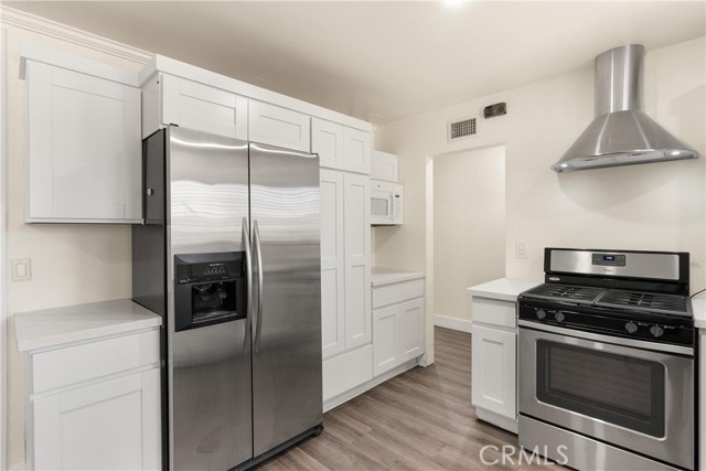 Detail Gallery Image 9 of 25 For 230 E Hoover Ave, Orange,  CA 92867 - 4 Beds | 2 Baths