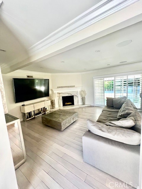 Detail Gallery Image 4 of 12 For 22135 Vanowen St, Canoga Park,  CA 91303 - 3 Beds | 2 Baths